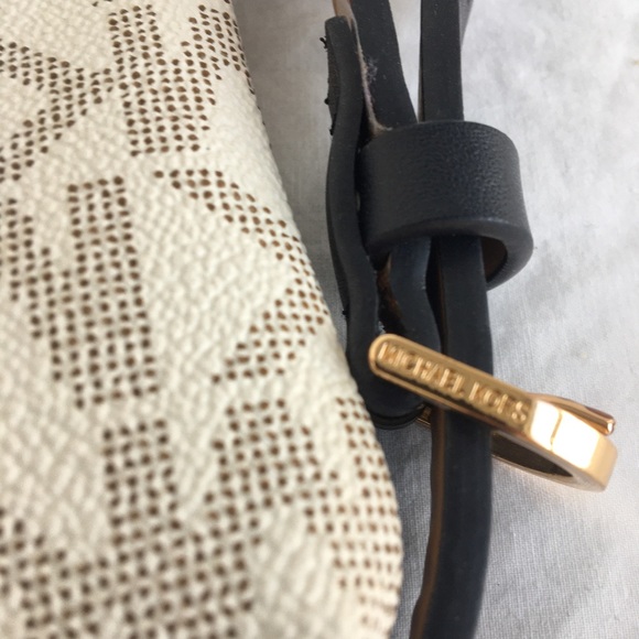 Michael Kors Large Logo Wristlet - Picture 4 of 6